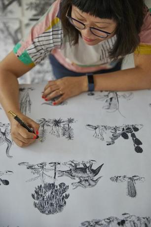 Најпродаванија тапета за магнетске диносаурусе, дизајнер Сиан Зенг са сједиштем у Лондону, осигурала јој је главну награду у износу од 15 000 америчких долара на Етси-овим првим свјетским наградама за дизајн.