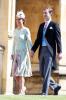 Трудна Пиппа Миддлетон стиже на краљевско венчање у цветној зеленој и ружичастој хаљини