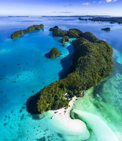 Острво Палау из ваздуха и острво песка на води