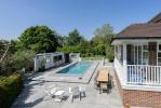Кућа у Дулвичу у стилу Нев Енгланд-а на продају са грејаним базеном
