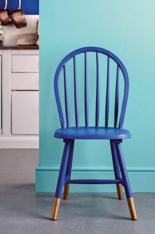 Анние Слоан креда боје на столици