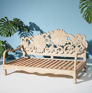 Ручно изрезбарени лотосов кревет