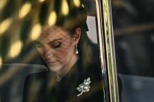 Кејт Мидлтон одаје суптилну почаст краљици да види како монарх лежи у држави