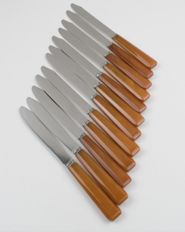 ножеви од сребрног бакелита