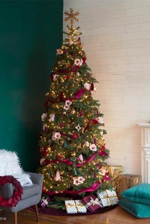 божићна јелка, божићна декорација, божић, божићни украс, дрво, колорадска оморика, орегонски бор, соба, божићно вече, дизајн ентеријера,