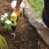 Овај сјајни алат за баштованство прикључује се на вашу бушилицу