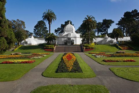 конзерватор цвећа је ботанички стакленик у парку Голден Гате у Сан Францисцу